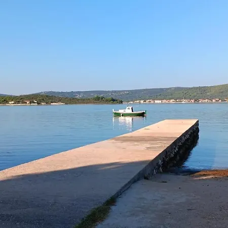 Adriatic Rose توراني