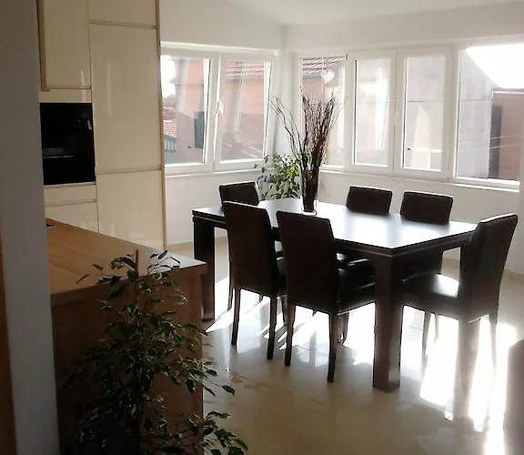 Adriatic Rose 투라니